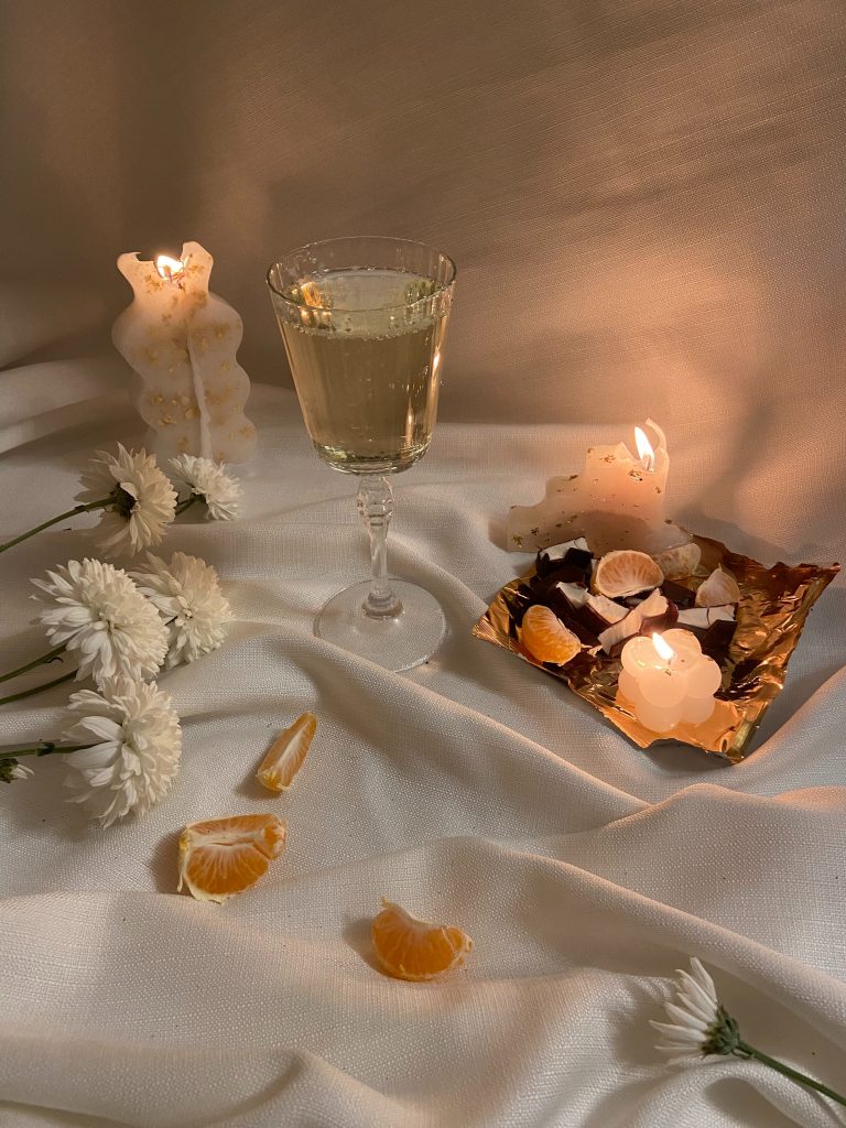 bedroom-romantic-candles-white-setup-improveresidence
