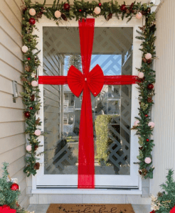 large-bow-design-on-christmas-door-tips-ideas