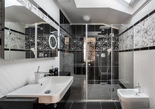 The Ultimate Guide to Custom Glass Showers
